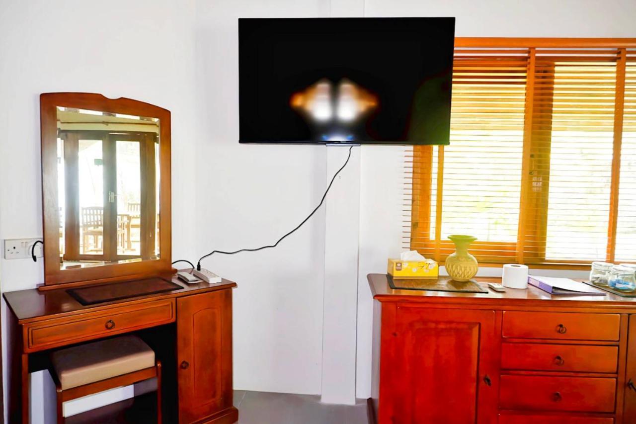 Kingsacre Hotel Nai Yang Beach Kültér fotó
